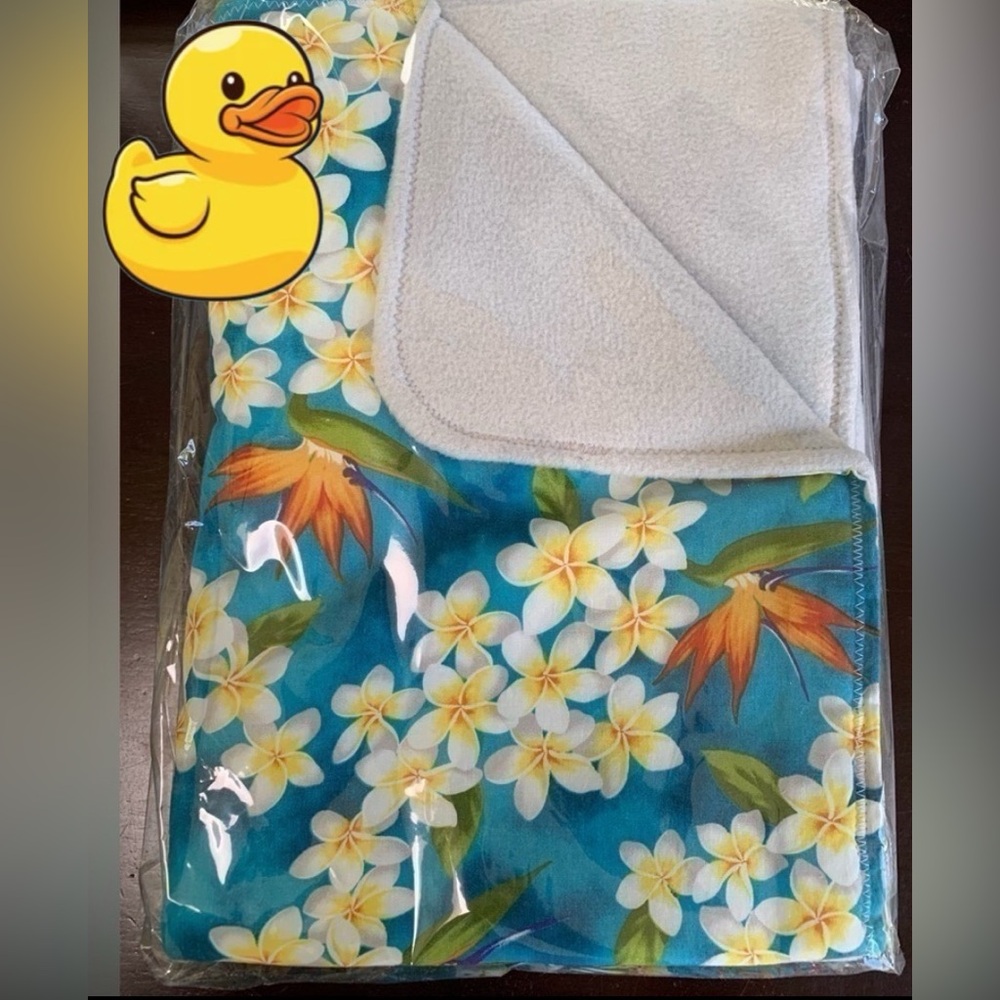 BRAND NEW🌴🌺 Beautiful Aloha print blanket🧸